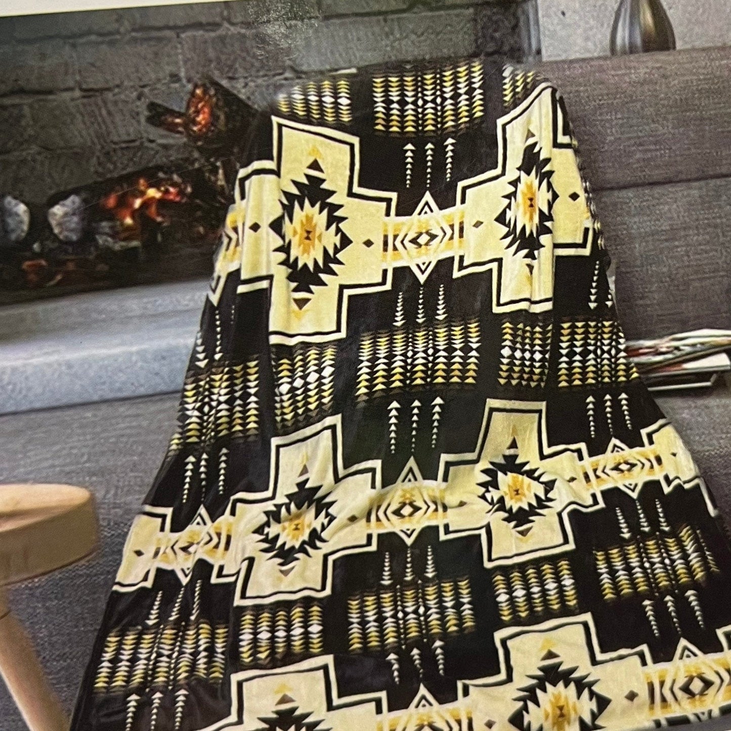 Envy Stylz Boutique Blanket Creamy Black Throw Blanket