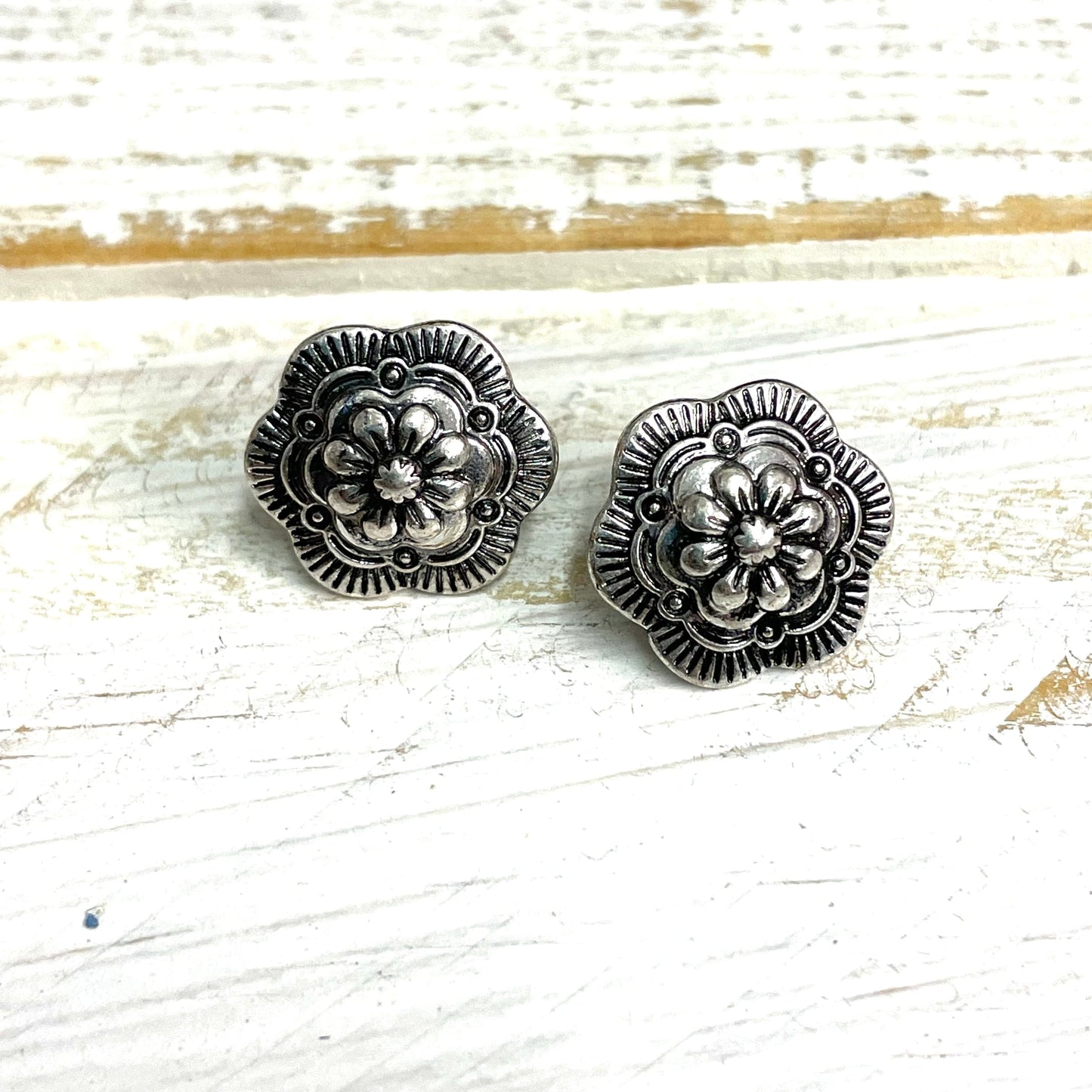 Envy Stylz Boutique Women - Accessories - Earrings Silver Flower Stud Earrings