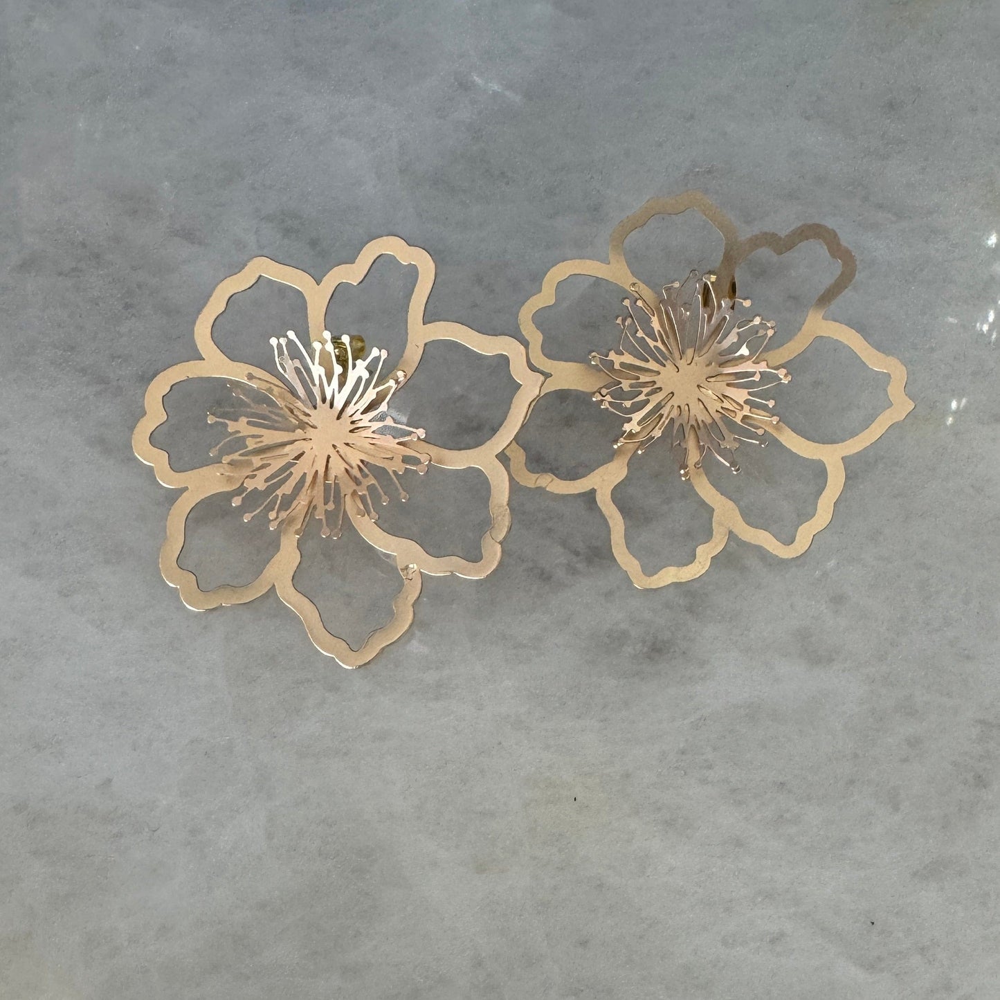 Envy Stylz Boutique Women - Accessories - Earrings Soft Gold Flower Stud Earrings