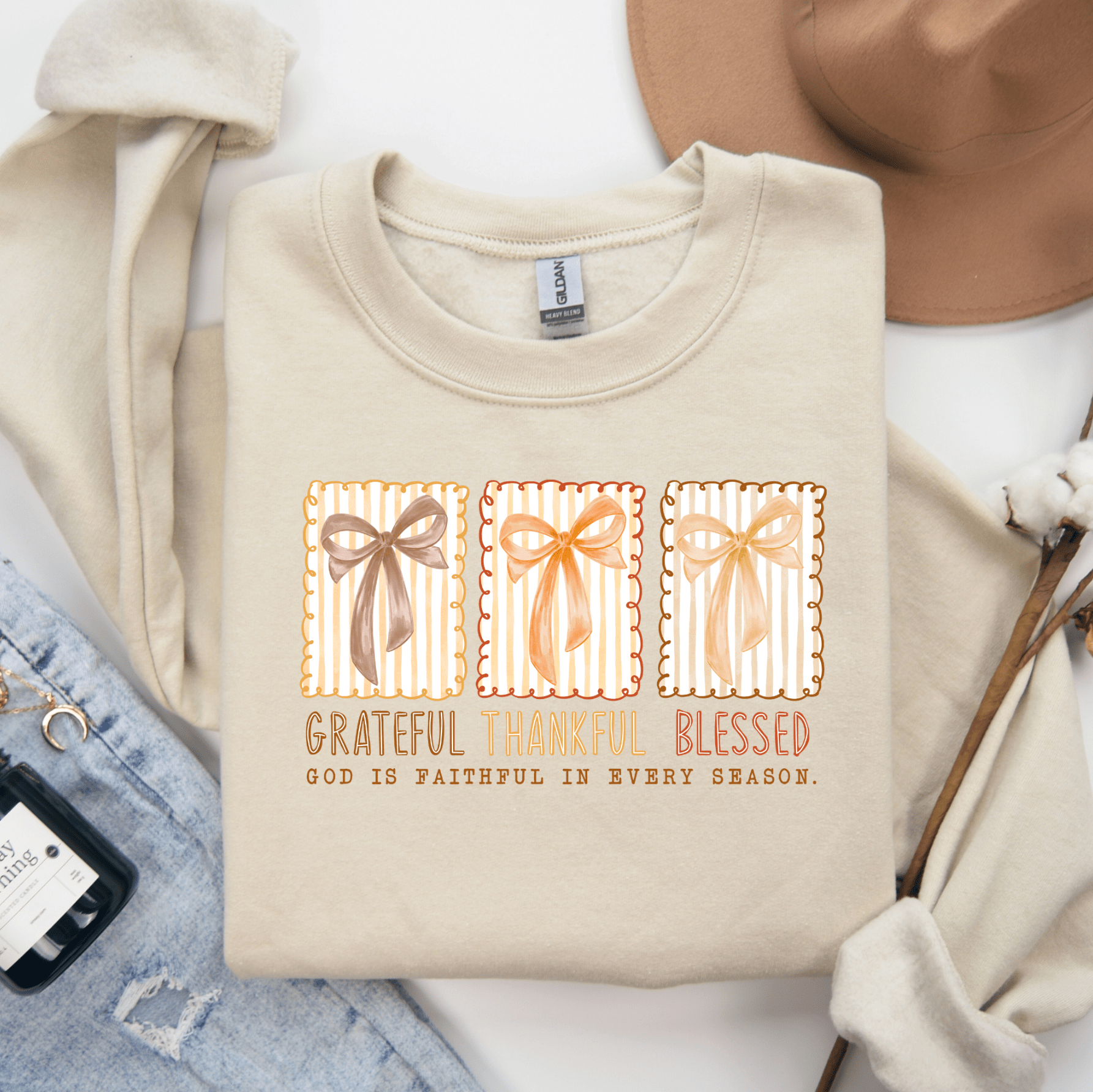 FestiviTees Women - Apparel - Shirts - T-Shirts Grateful Thankful Bows Graphic Crewneck