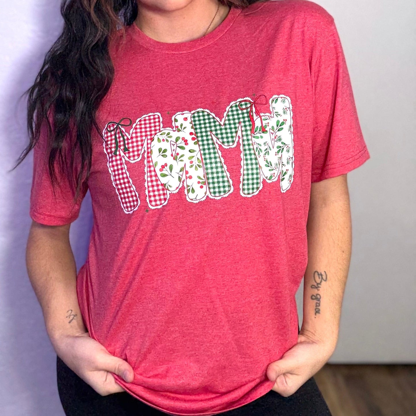 FestiviTees Women - Apparel - Shirts - T-Shirts Mama Preppy Mistletoe Patterns Graphic Tee