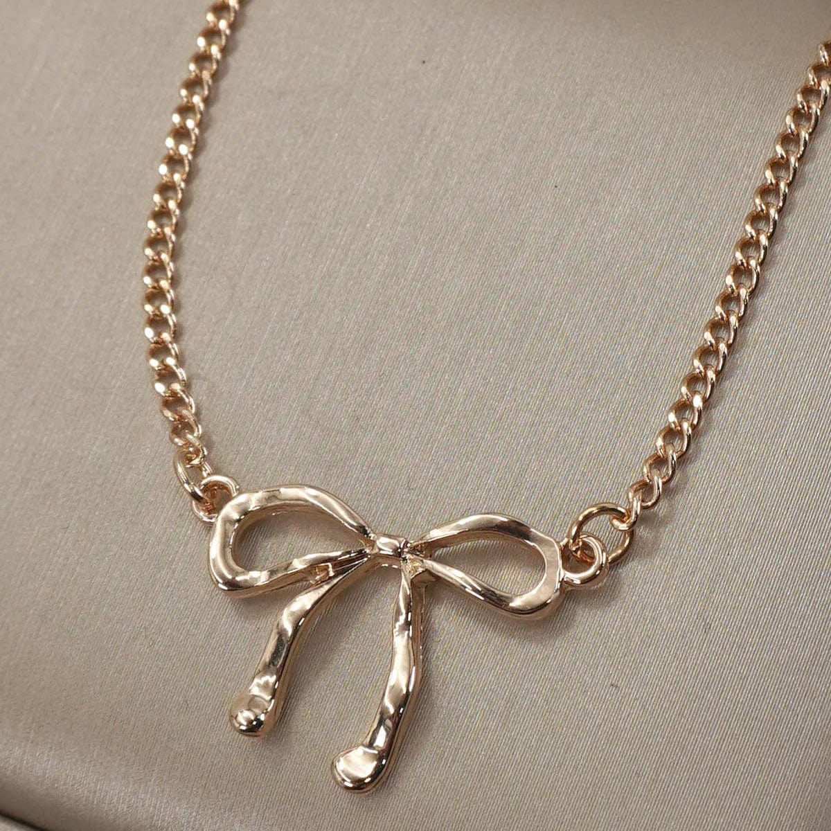 JOSSLYN by wall to wall Gold CLASSIC HAMMERED BOW NECKLACE