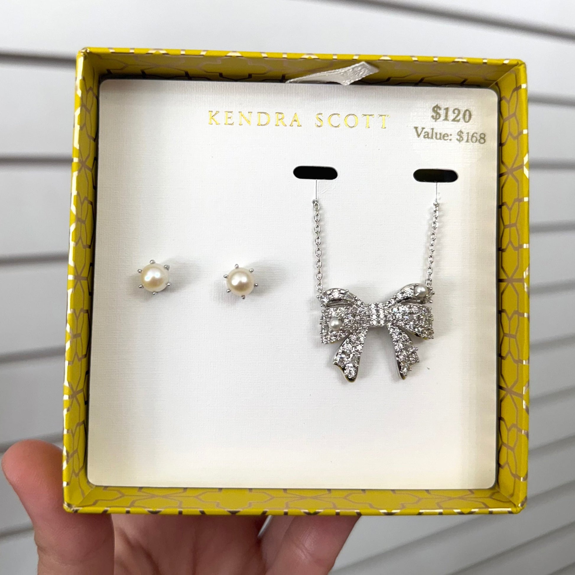 Kendra Scott Women - Accessories - Necklace Krista Bow Ashton Nck Set Silver/Pearl | Kendra Scott