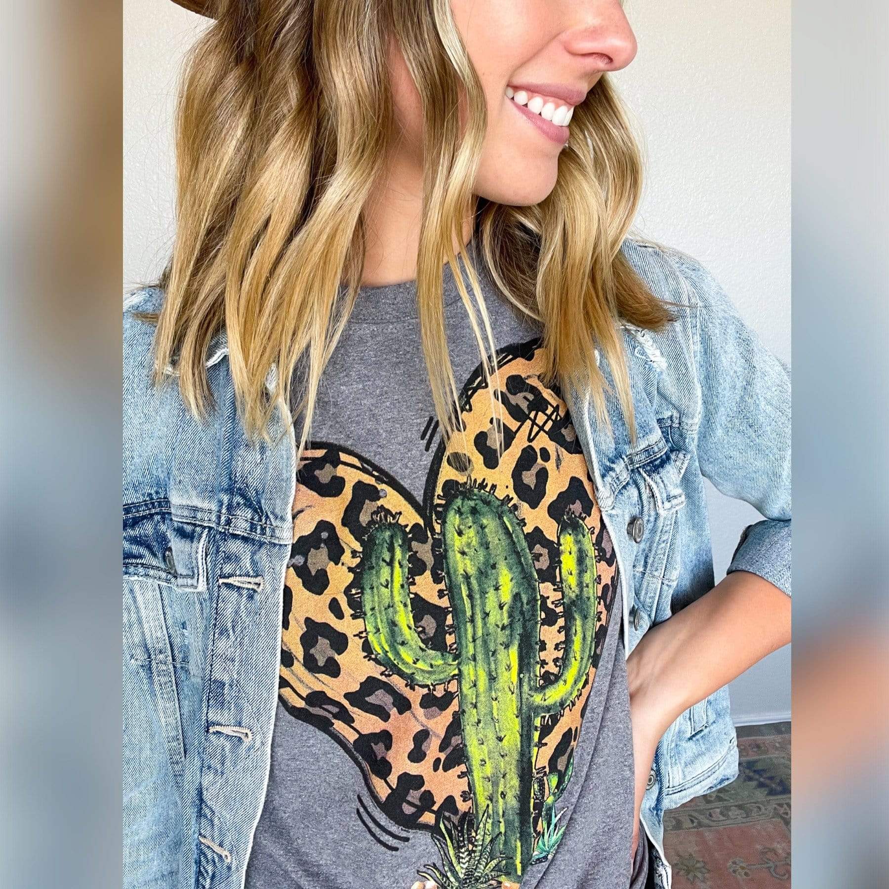 Envy Stylz Boutique Women - Apparel - Shirts - T-Shirts Leopard Heart Cactus Graphic Tee